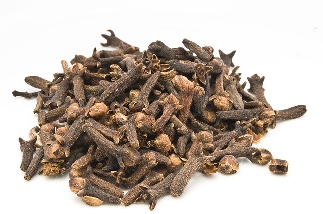 Unlocking the Benefits of Kirambu (Clove) Powder: Uses and Advantages